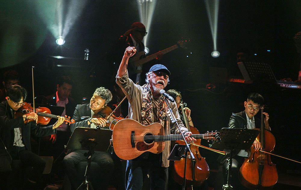 Iwan Fals Tampil dalam Konser Tribute to Black Brothers